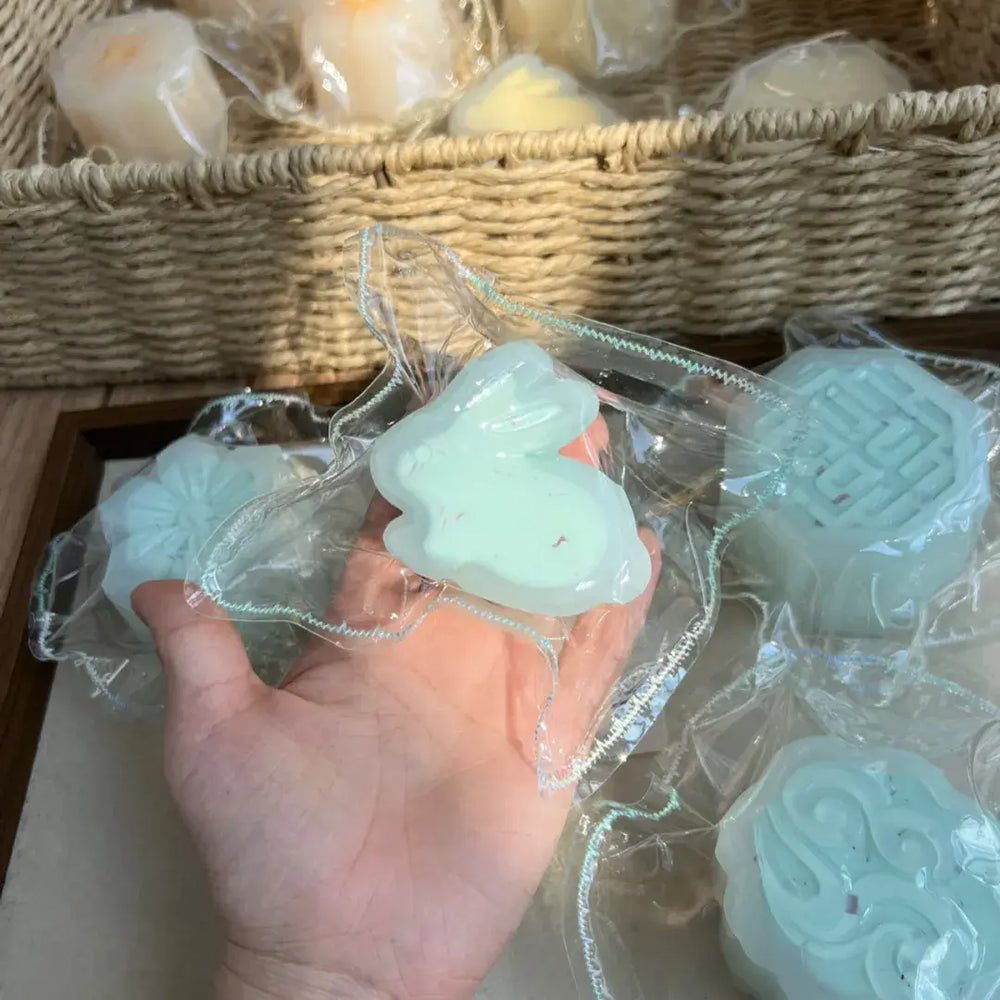 Handmade Snow Skin Mooncake Squishy Toy - Soft ASMR Stress Relief Mint Chocolate - Bunny Snow Skin Mooncake