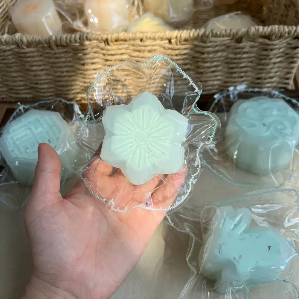 Handmade Snow Skin Mooncake Squishy Toy - Soft ASMR Stress Relief Mint Chocolate - Flower Snow Skin Mooncake