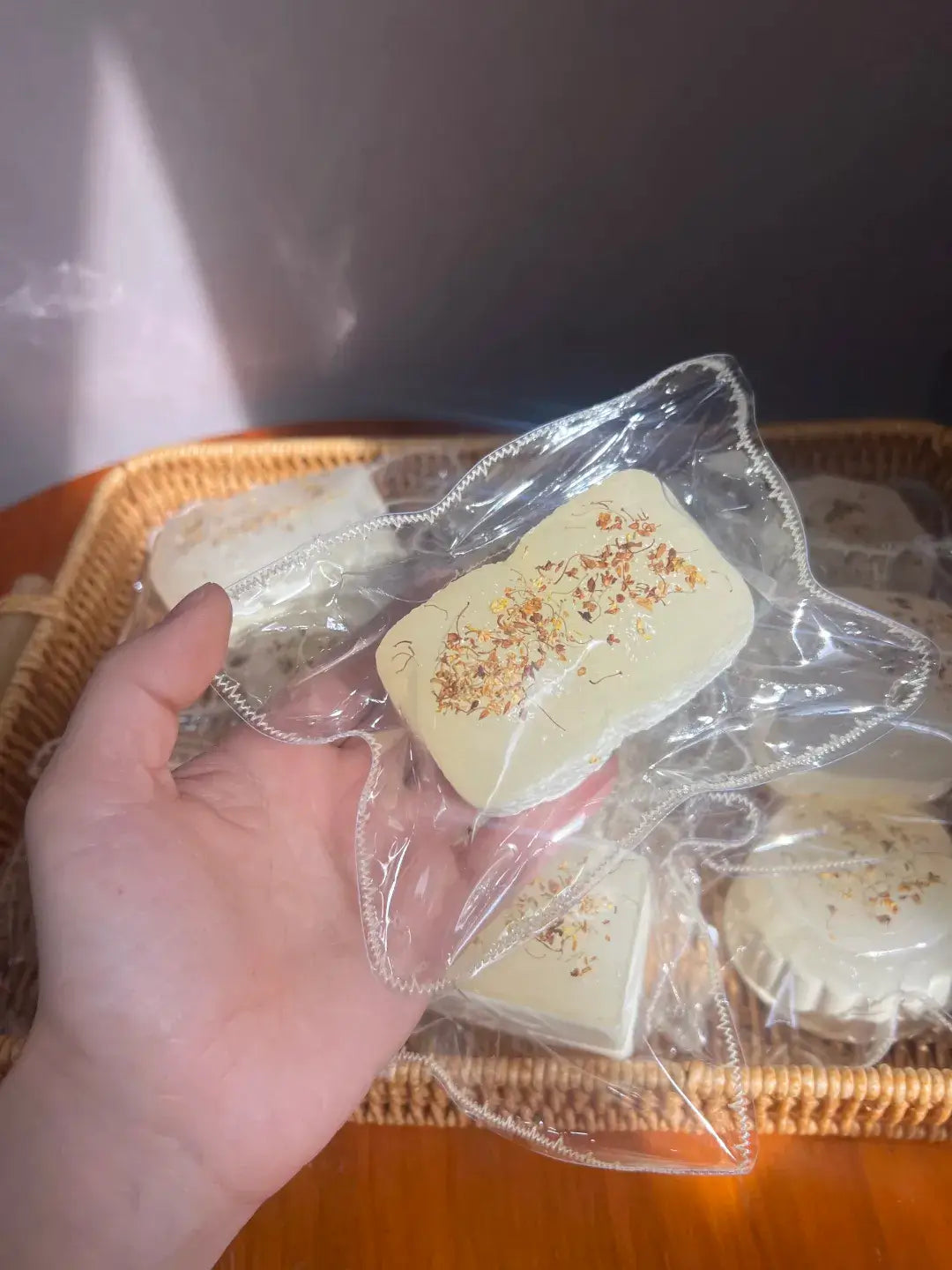 Handmade Osmanthus Honey Mochi Squishy Toy - Soft Stress Relief ASMR Toy Osmanthus Double Cream (~145g)