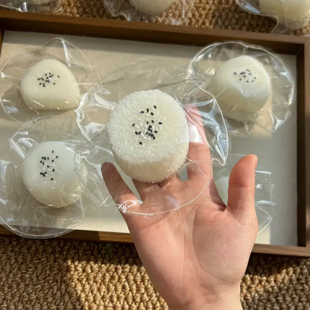 Handmade Cute Rice & Seal Mochi Squishy Toy - Soft ASMR Stress Relief Single Round Rice Patty (~128g)