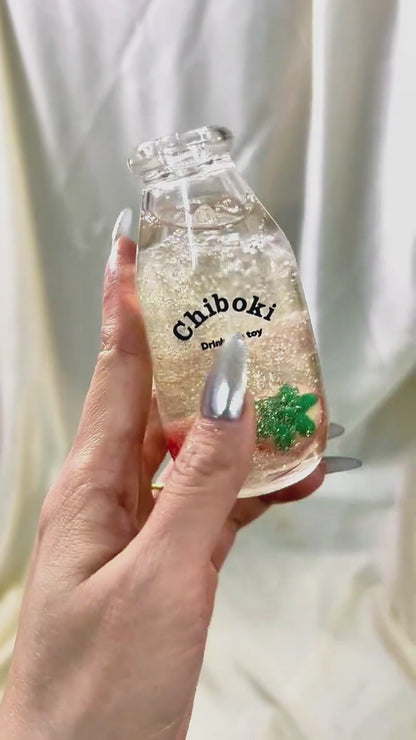 Butelka squishy CHIBOKI inspirowana truskawkowym koktajlem